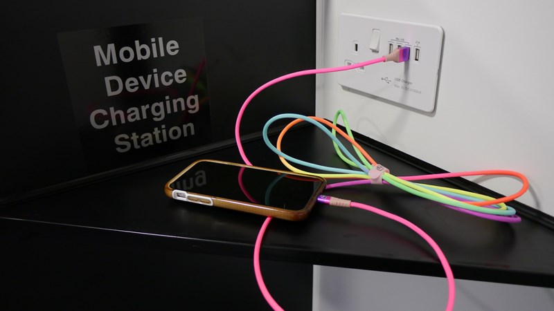 Mobile device charge station