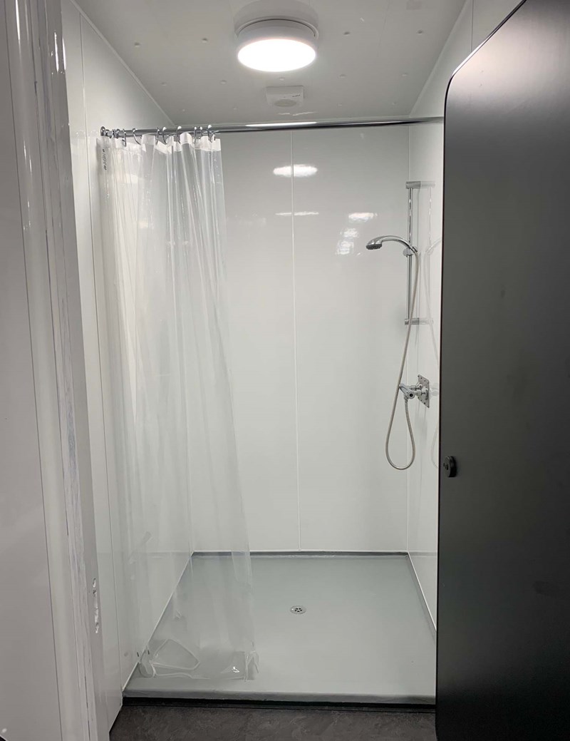 shower 1.2m x 1.2m