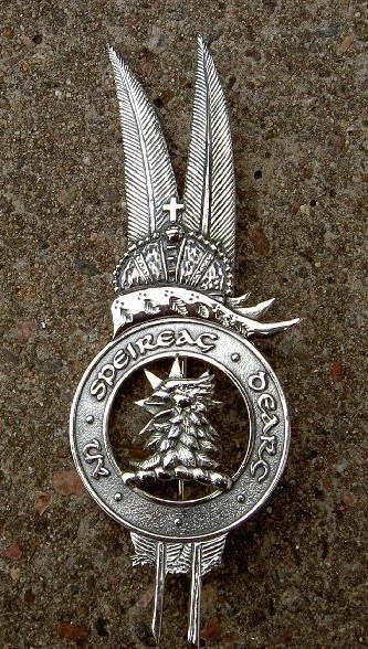 Clan Chieftain Two-Feathered Badge