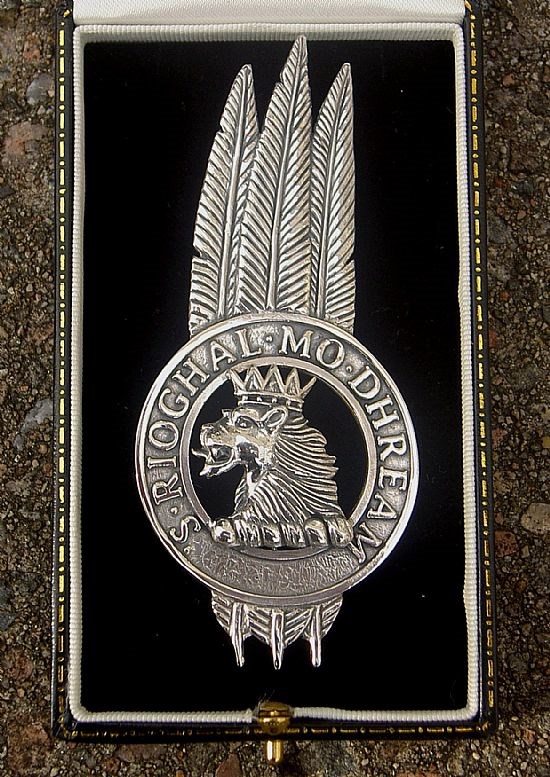 Clan Chief Three-Feathered Badge