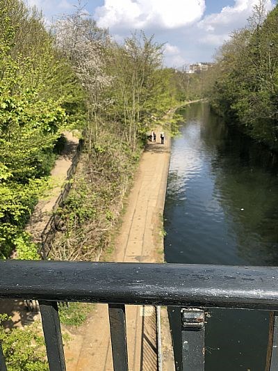 ロンドンリージェンツパーク近くの運河。