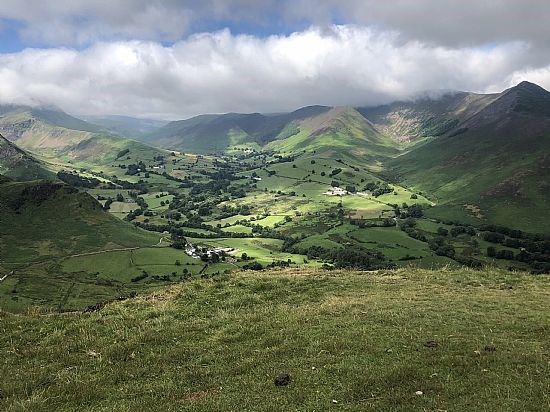 19世紀詩人のウイリアム　ワーズワースやサムエルテイラーコールッジも歩いた湖水のグラスミア周辺　