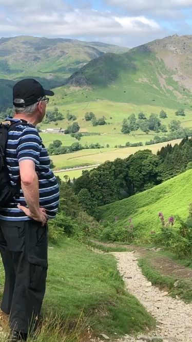 湖水の山頂で一休み