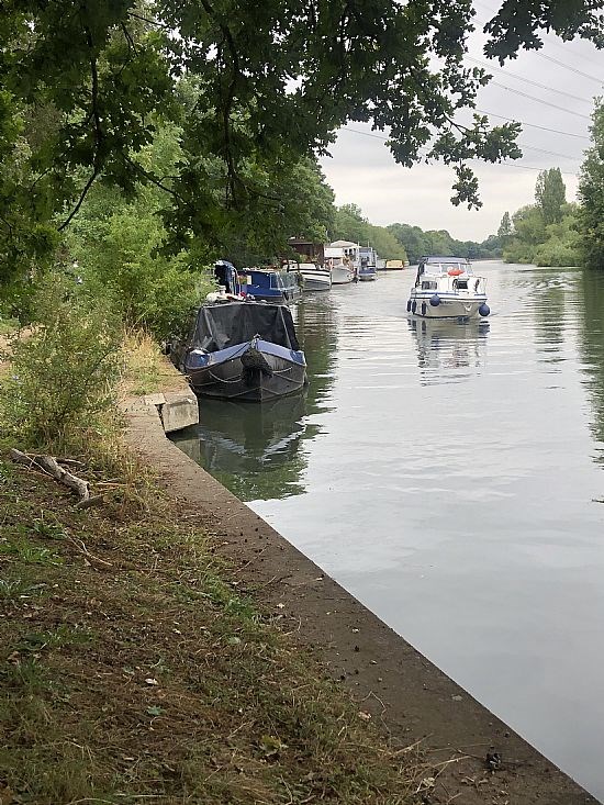 ロンドン近郊のテムズ川