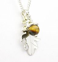 Side View of Oak Leaf Pendant