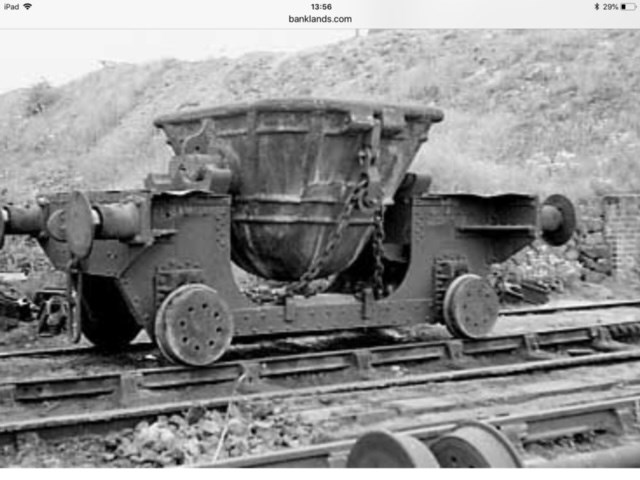 Hopper wagon to transport slag to dump