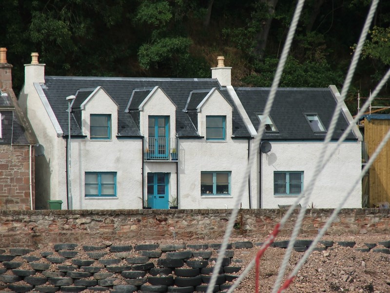 House facing the sea