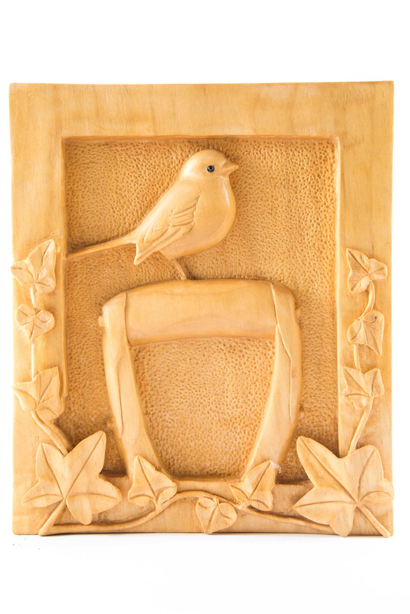 Robin on spade handle, relief carving by Peter Hewitson