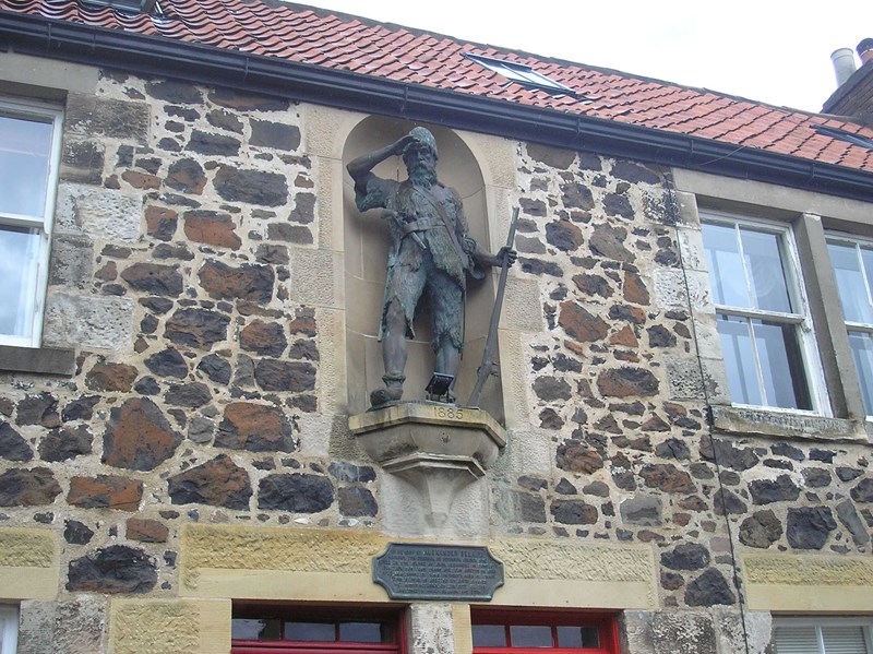 Robinson Crusoe statue