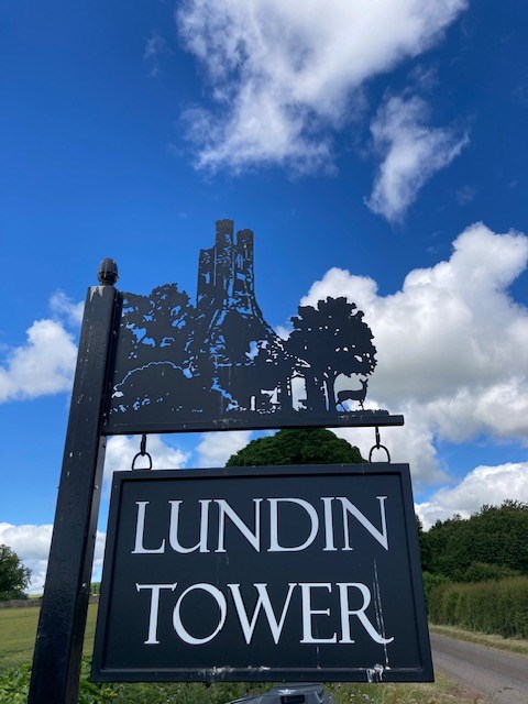 Road to Lundin Tower