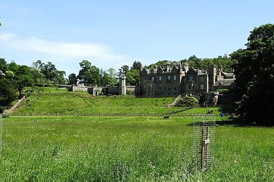 Walk along Tweed past Abbotsford