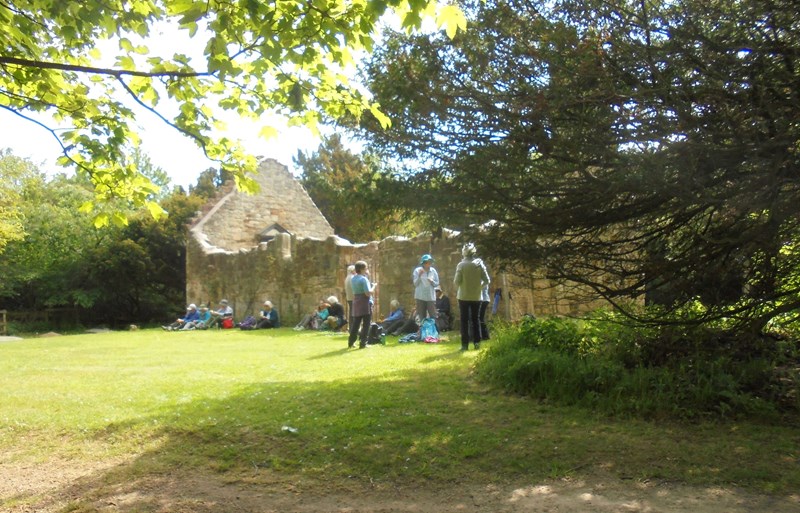 Drinks stop at Abercrombie church ruins
