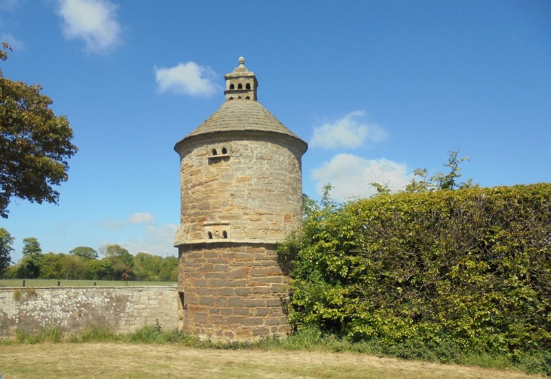 Balcaskie doocot