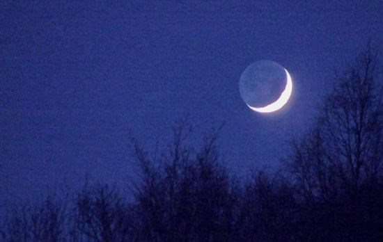 Earthshine from Rogie Falls 02/2006 - Les Gamble