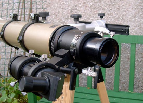 Nice satin-black hardware - including finderscope rings and attachment