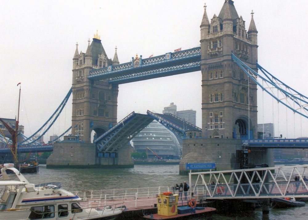 London (Tower Bridge)