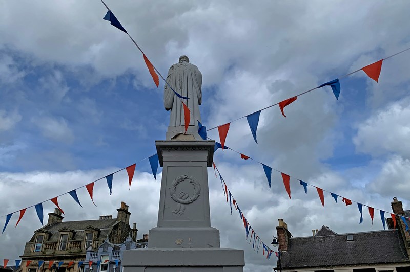 The Bunting Goes Up!