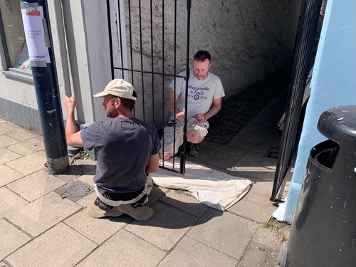 More High Street Closes & Gates Painted