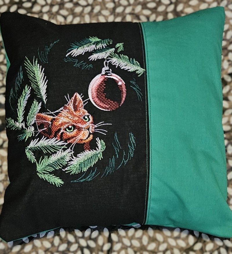 Peeking Christmas Tree Cat and Ornament Cushion