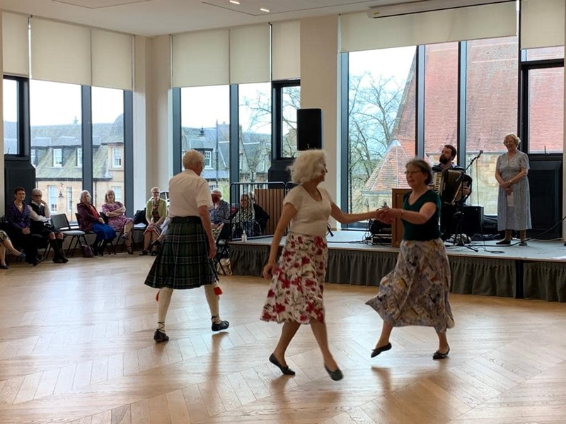 Bratach Bana with  5 Ghosts