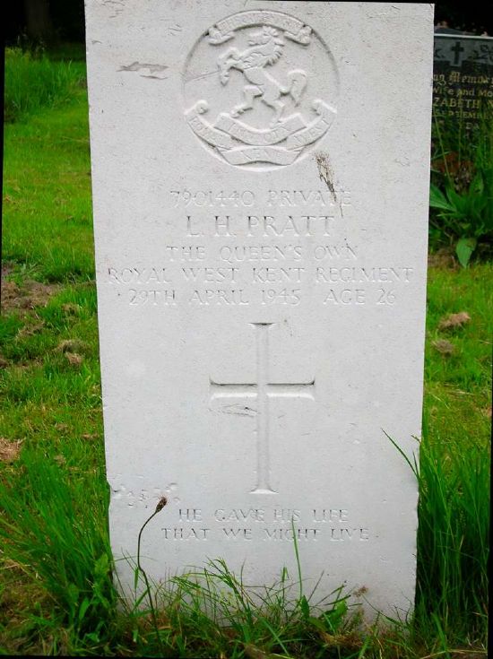 Inscription reads: 7901440 PRIVATE/ L H PRATT/ THE QUEEN'S OWN / WEST KENT REGIMENT/ 29TH APRIL 1945 AGED 26/ HE GAVE HIS LIFE THAT WE MIGHT LIVE.