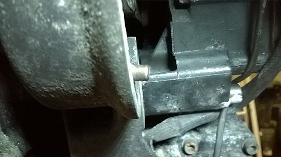 Starter motor positioning dowel