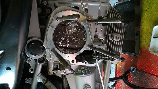 Considerable damage to the piston