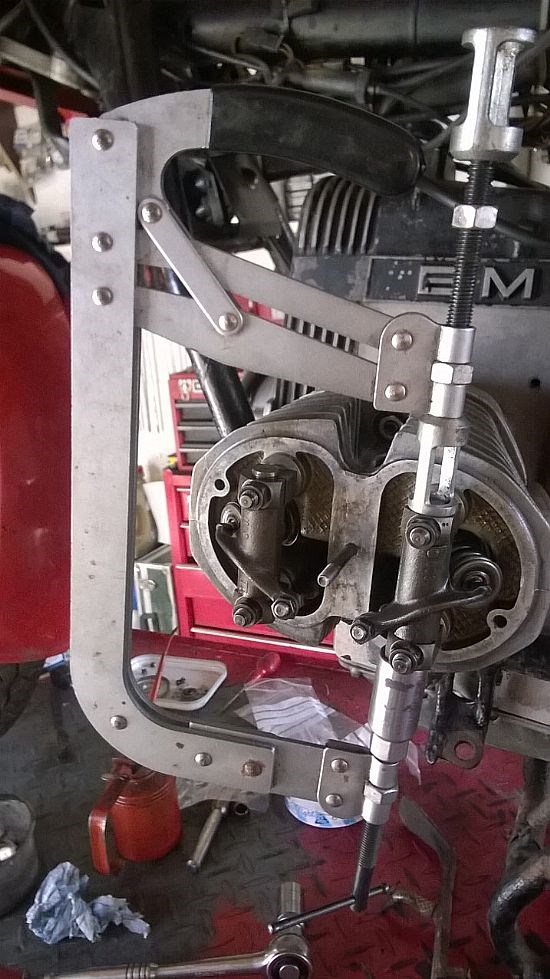 Rocker shaft end-float controlling tool