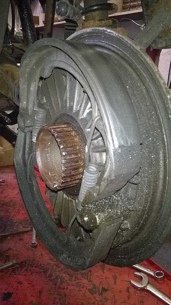Brake shoes do not like grease up 'em