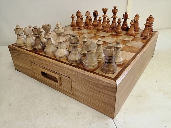 #539 Chess Board & set