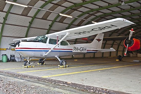 Cessna 172 (2 x RH. 1 x LH)