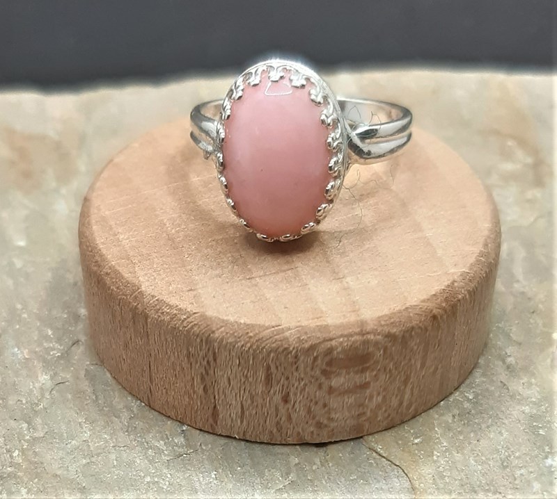 Adjustable oval Pink Opal sterling silver ring (925)