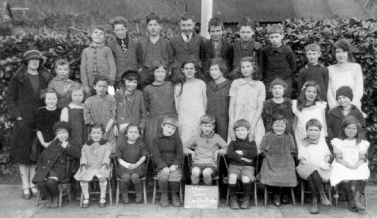 Compton Bishop schoolchildren c.1927