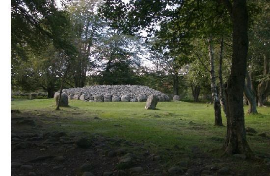 clava-cairns