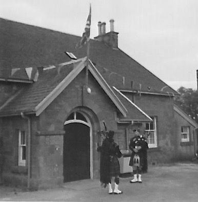 Pipers outside Hall