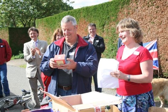 PC Chairman receives a commemorative mug