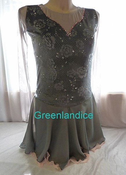 Rebecca design in Grey/Peach