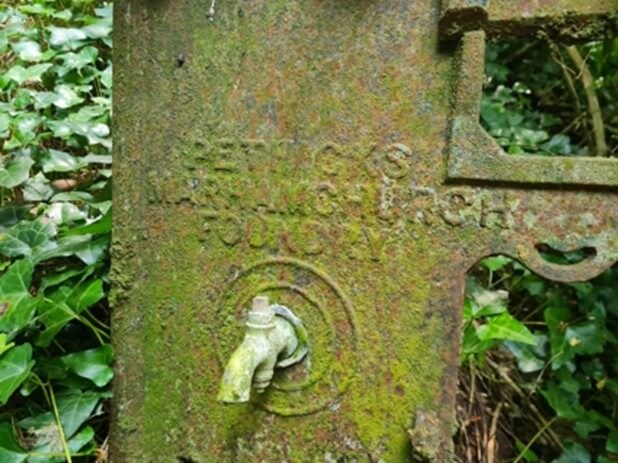 Old tap with the words Pethick’s Marhamchurch Foundry