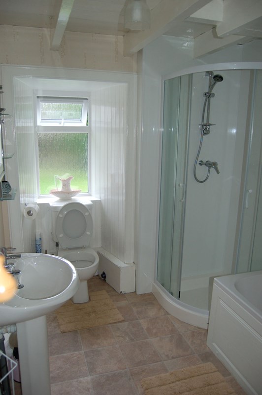 Brolas bathroom