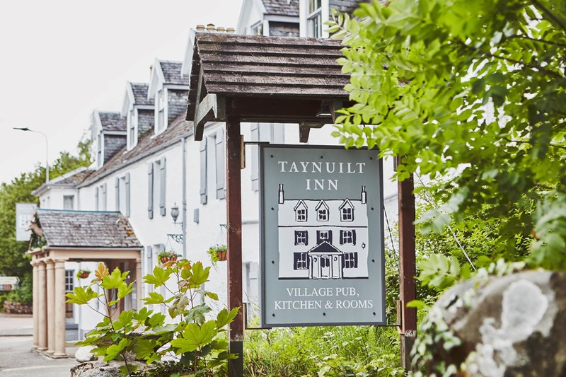 Front view of taynuilt hotel