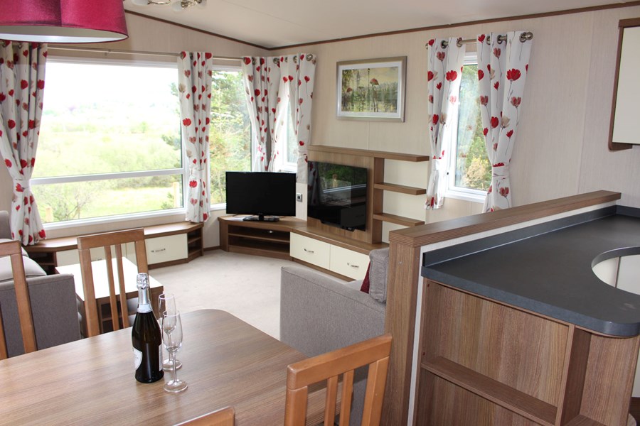 Glen View dining and living room