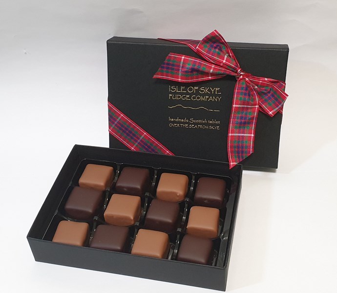 12 Dark/Milk chocolate-coated peppermint tablet squares (mixed box)