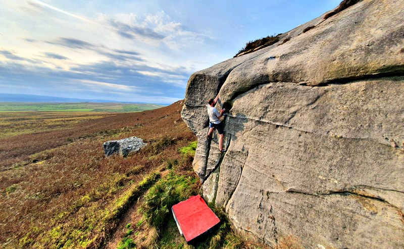 Outdoor bouldering bespoke course