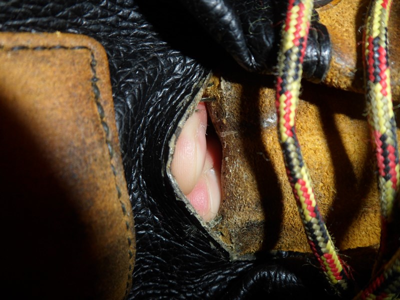 La Sportiva Nepal Extreme - tongue stitching damage