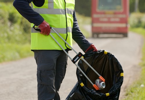 Litter picking heroes offered support from County Council