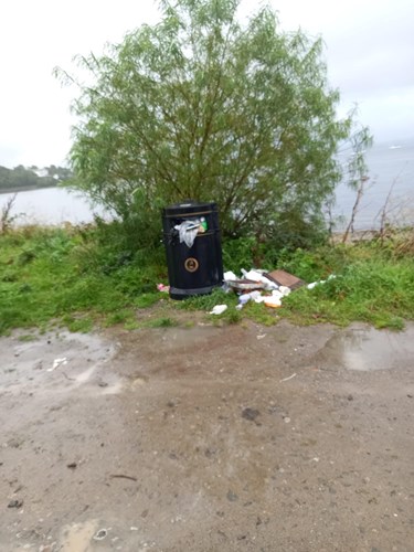 Litter at the end of Ferry Road